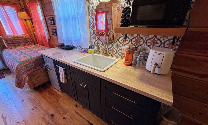 Sevierville House | #16 Sabina - *New Kitchen* Gypsy Cottage