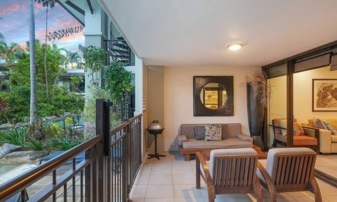 Port Douglas Apartment | 160 LUXURY SWIMOUT APARTMENT
