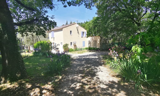 Roaix House | 160 M2, air-conditioned house, secure swimming pool, pets welcome. 2000 m2.