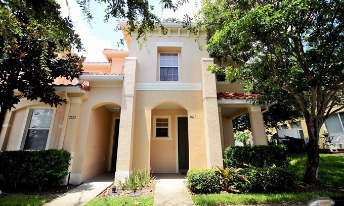 Crestwynd Bay House | 1600 sqft 3BR/3BA Townhome.1.5 M to Disney and one minute from Walmart