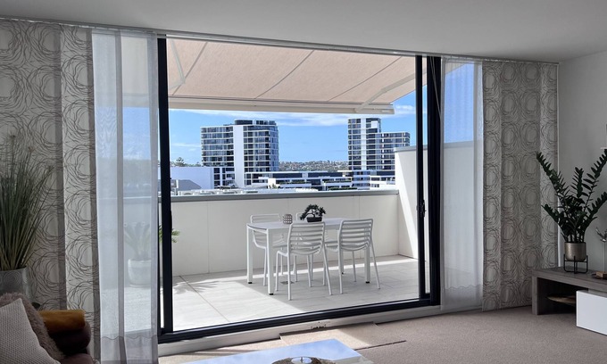 Dee Why Apartment | ★160m2 LUXURY ROOFTOP PENTHOUSE, OCEAN VIEW,GARAGE