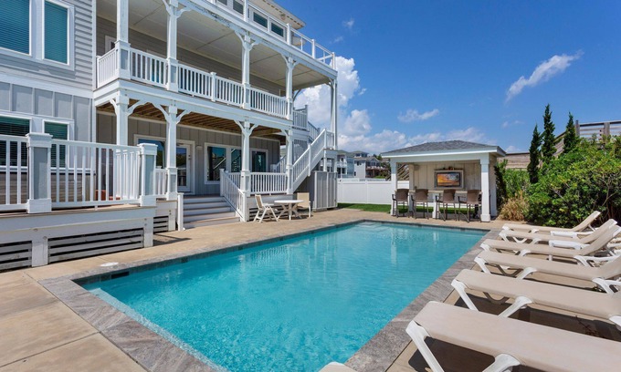 Currituck County House | 1617 Point Break*Oceanfront*Elevator*Tiki*Theater