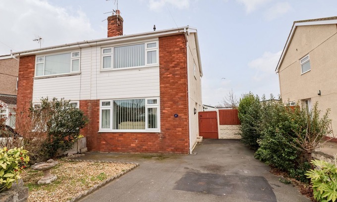 Prestatyn Cottage | 17 THIRD AVENUE, pet friendly, country holiday cottage in Prestatyn