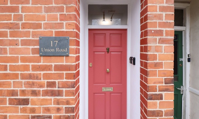Lincoln Cottage | 17 UNION ROAD BASEMENT, romantic, with a garden in Lincoln