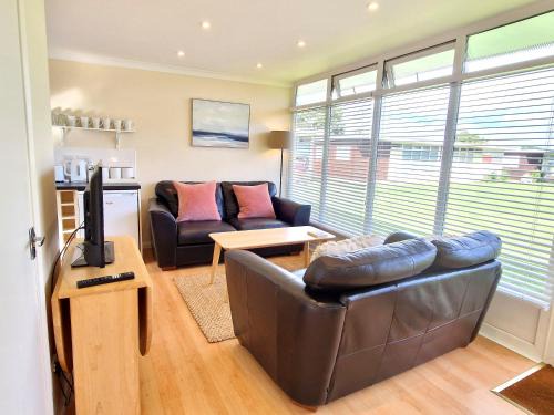 Stalham Ski Chalet | 170 Broadside Holiday Chalet near Broads & Beaches