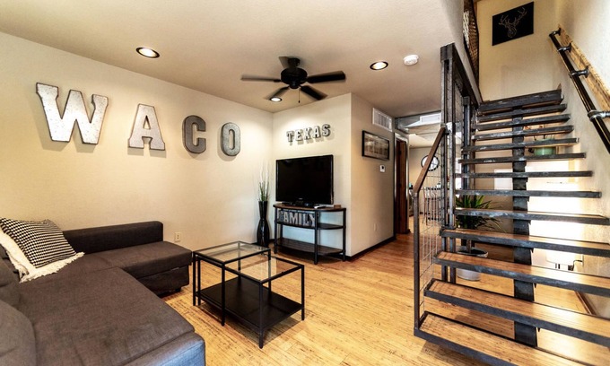 Waco Apartment | 1700 South 2nd