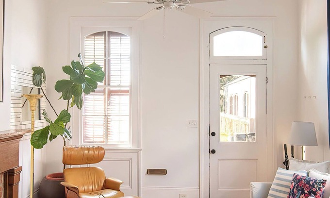 Bywater House | 1880 Marigny Shotgun House - Walk to Frenchmen, Food, Music &French Quarter Fun!