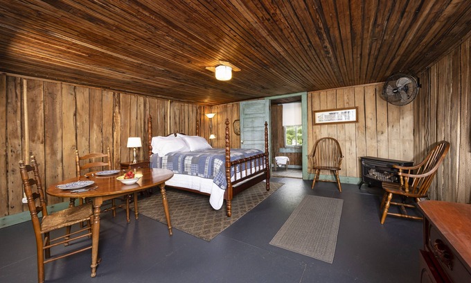 Clio Bed & Breakfast | 1887 West Virginia Cellar House-Strawberry Farm BB