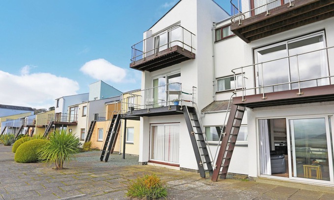 Borth-y-Gest Cottage | 18D SOUTH SNOWDON WHARF, pet friendly, with a garden in Porthmadog