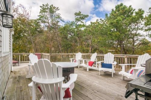 East Sandwich House | 19 North Shore Boulevard Sandwich - Cape Cod