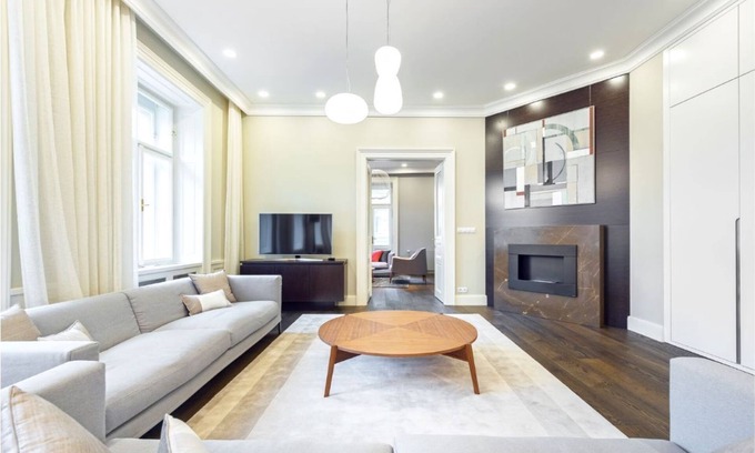Mala Strana Apartment | 190m2 3 bedroom apartment with river views