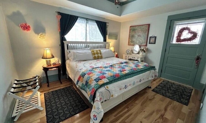 Heber House | 1911 Cozy Vintage Cottage- The Heber House