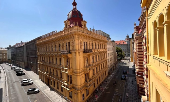 Prague 1 Apartment | 1920s Charm ✨ Top Location | By Jerusalem Synagogue & Attractions