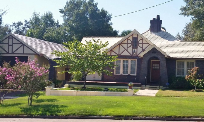 East Hill House | 1928 Tudor in Historic East Hill - Close to Beaches, Historic Downtown & A Park