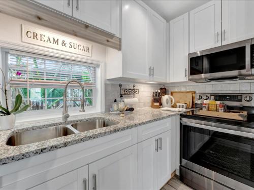 Largo Apartment | 1B Boutique Luxury, Elite Experience, Private Pool & Golf Proximity