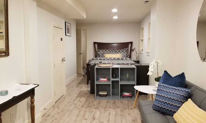 East Queen Anne House | 1Bd/1Bth w/kitchenette, 1 mile to Space Needle, 75 walk score, free parking