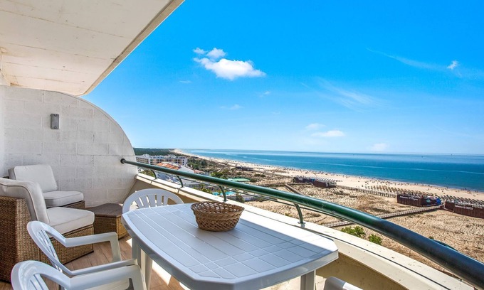 Vila Real Santo Antonio Apartment | 1BDR Apartment W/Beach View by LovelyStay