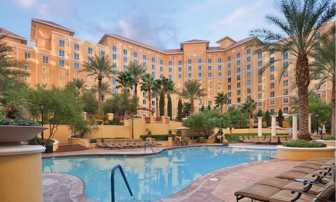 Las Vegas Resort | 1Bed/1Bath Family Friendly Vegas Resort One Mile from the Strip!