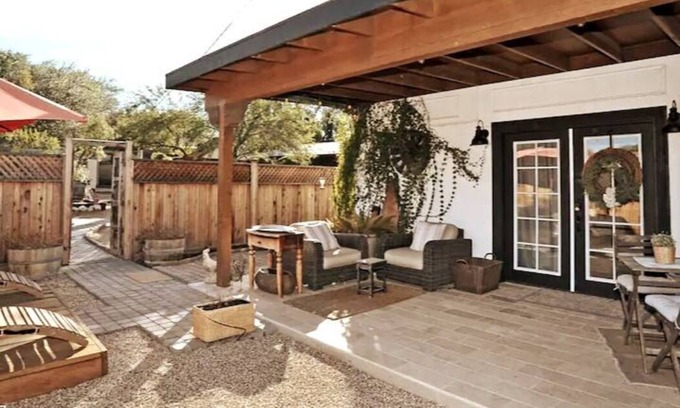 Blenman-Elm House | 1BR 1BA MINI CHATEAU WITH KITCHEN+YARD+PARKING+LAUNDRY+WIFI. BY WHOLE FOODS MKT