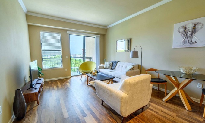 Cityplace Apartment | 1BR Executive Suite With Pool, Gym & Fast Wi-Fi By ENVITAE