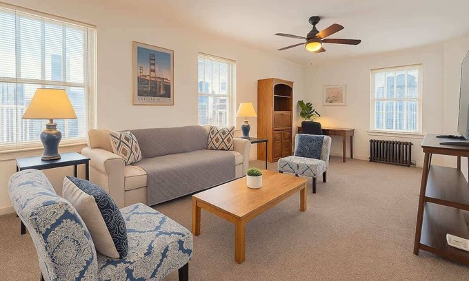 Gold Coast Apartment | 1BR Gold Coast Vintage Gem