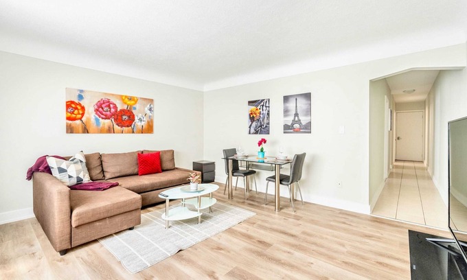 Hamilton Apartment | 1BR Modern Apt in Corktown Hamilton!