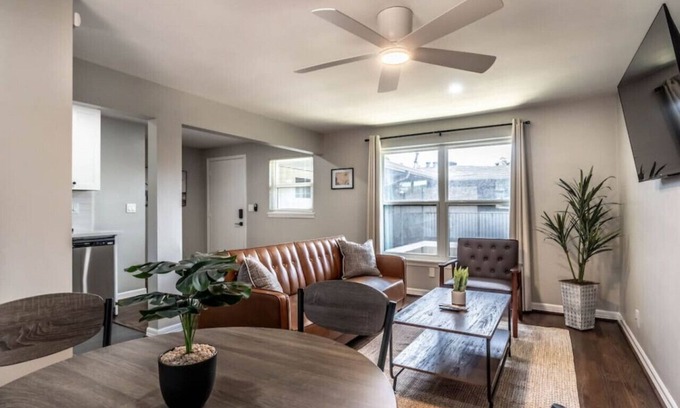 Neartown Apartment | 1BR, Private Bath Free Parking , Fast WiFi
