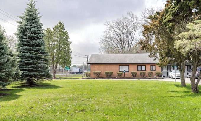 Riverview Apartment | 1BR w/Smart TV AC Self Check-in MI