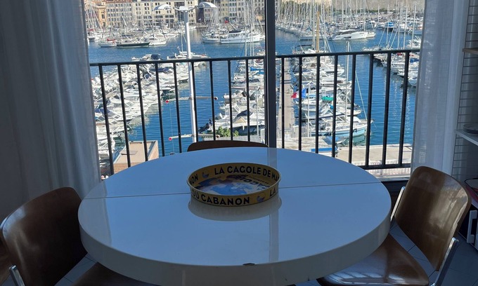 2nd Arrondissement Apartment | 1ere ligne vieux port fully renovated two-bedroom apartment