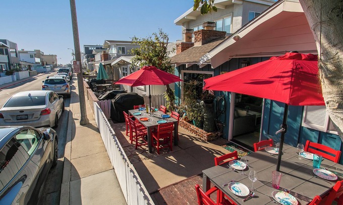 West Newport House | 1Min2BeachDisney25MinBikesParkingWasherEVChrBBQ