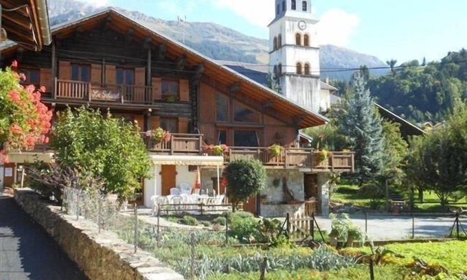 Areches Apartment | 1st floor, balcony, parking, tv, ski locker, 51m², Arêches-Beaufort
