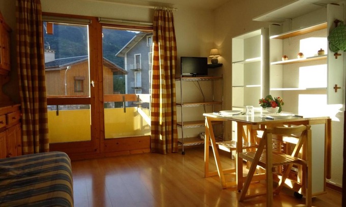 Bourg-Saint-Maurice Apartment | 1st floor, view mountain, balcony, parking, tv, ski locker, 22m², Les Arcs