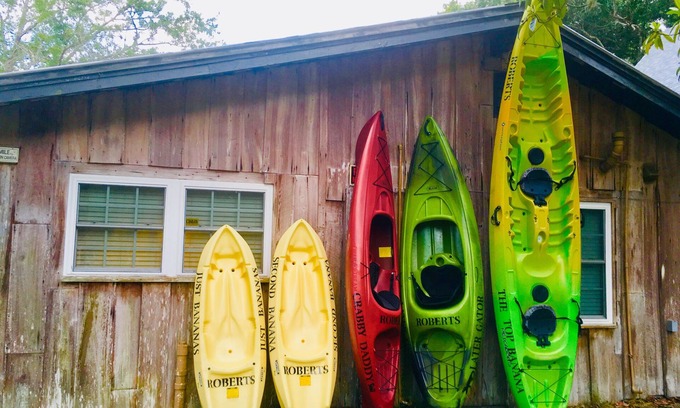Weeki Wachee Gardens Cabin | 2/2 CABIN Directly on the Weeki Wachee River, Kayaks and a Canoe for Family Fun!