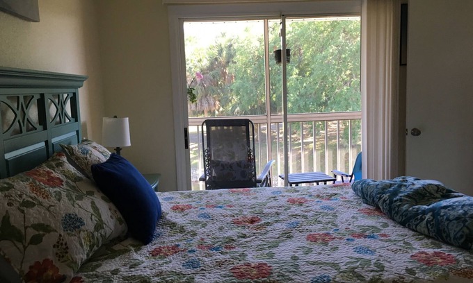 Oak Hollow Condo | 2/2 clean updated second floor includes WiFi ,tv package ,utilities.