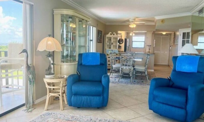 Hutchinson Island South Condo | 2/2 Steps to the Beach + Pool on Hutchinson Island