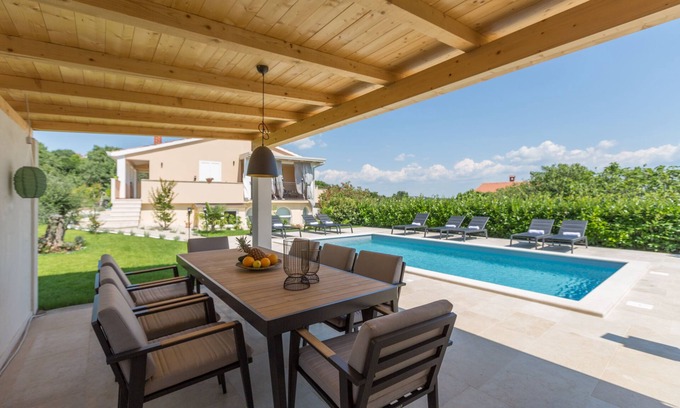 Musalez Condo | 2-4 persons, Pool, Garden, Family-friendly, Panoramic sea view