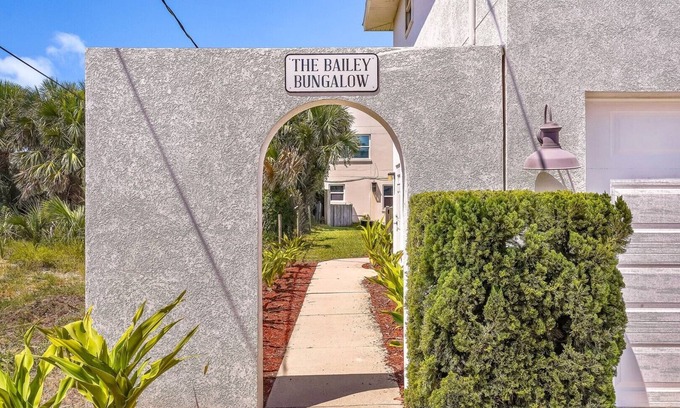 St. Augustine Beach Cottage | 2.5 15th Street - The Bailey Bungalow