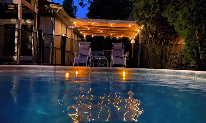 Northeast Pensacola House | 2,500 SF Comfortable, Beautiful Home with Heated Pool, Jacuzzi Tub, Game Room!