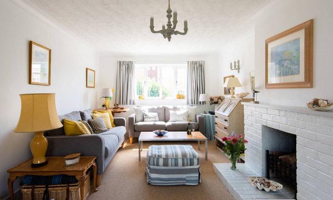 Thorpeness Cottage | 2 Admirals Walk - sleeps 6 guests in 3 bedrooms