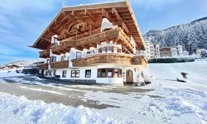 Muhlthal Apartment | 2 Apartments, Sauna & ski bus at the door