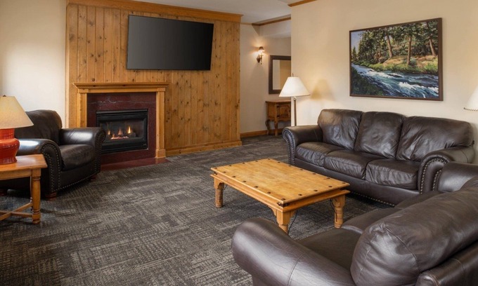 Vancouver Hotel | 2 Balconies: Enjoy a Beautiful Atmosphere at Our Rustic Lodge-Styled Stay