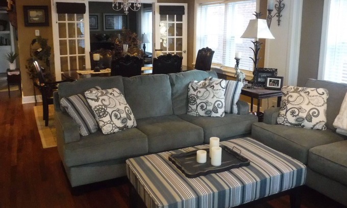 Country Club Plaza Area Condo | 2 Bdr-On the Plaza -1/2 Block from Fountain! 2 Blk to Nelson Art Gallery!