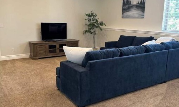 Bountiful Apartment | 2 Bdrm Private Basement Apartment Sleeps 6