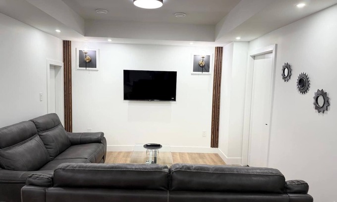 Beaumont Apartment | 2 Bdrm Suite|TV| Wifi|Newly Built| 20 mins Airport