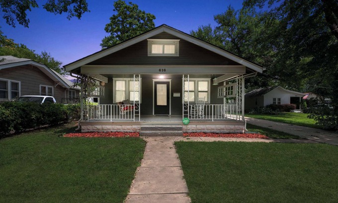 Sunnyside House | 2 Bed 1 Bath home by College Hill and Hospitals