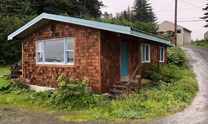Yakutat House | 2 bed 1 bath Oceanside home