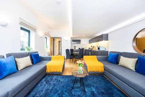 West Kensington Apartment | 2 Bed 2 Bath Deluxe Flat In Kensington