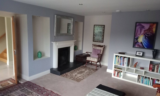 Ennis House | 2 bed accommodation sleeps 4/5