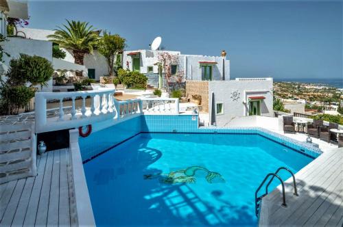 Piskopiano Apartment | 2 Bed Apartment - Sleeps 8 - Pool Patio Views
