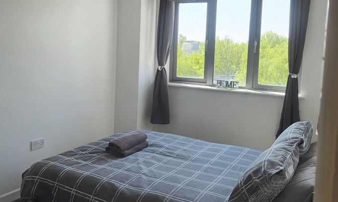 Castle Apartment | 2 Bed Appt - City Centre - Private Balcony